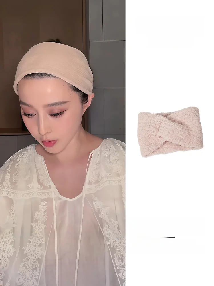 Diadema rosa de felpa para mujer, accesorio para el cabello, para limpieza facial, cinta adhesiva para mascarillas, diseño redondo, estilo simple, aspecto especial.