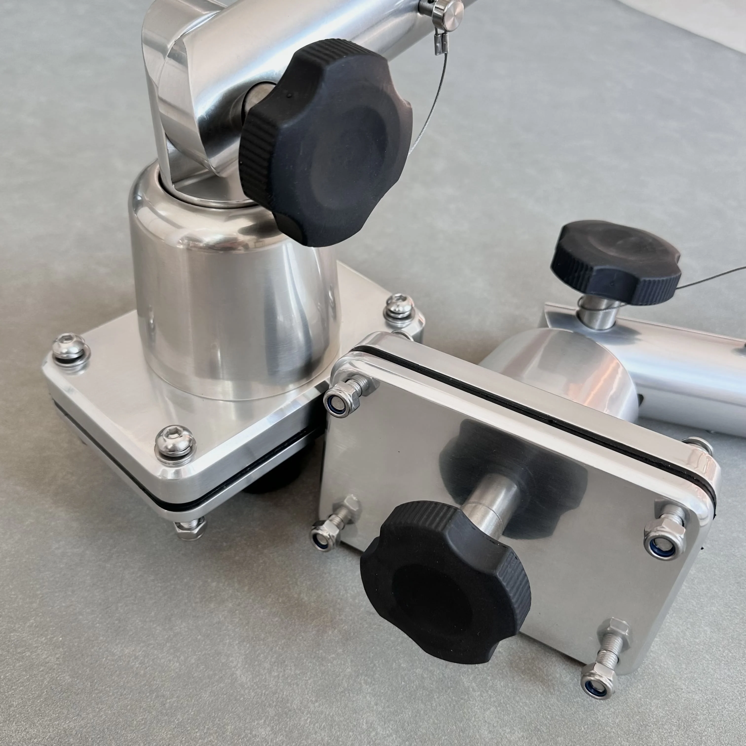 Customized Quality Adjustable T-top Outrigger Mounting Brackets Marine Fishing Rod Outrigger Top Mount