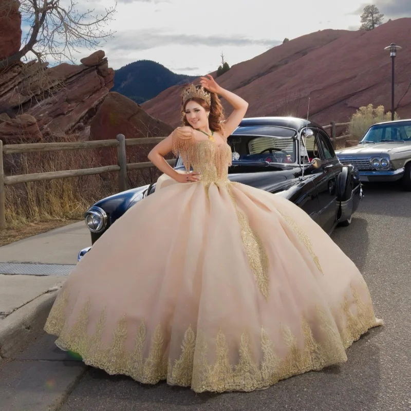 

Champagne Quinceanera Dresses Off the Shoulder Glitter Crystal Decal Bead Long tail Big Bow Vestidoe 15 Quinceanera Customize