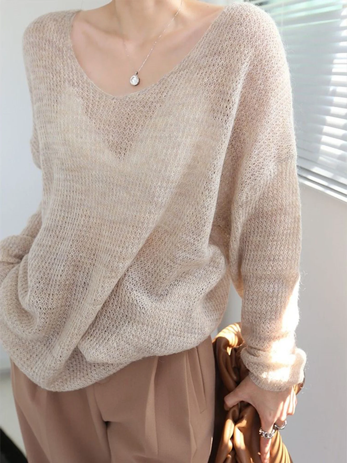 Fashionable Soft V-Neck Women's Knitwear Hollow out Loose Fit Casual Style Inner Wear Top for Autumn Season