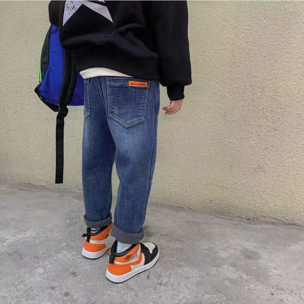 New Children's Fashionable Loose JeansBoys' Pants Thickened One piece Velvet 2026 for Autumn and Winter Outwear