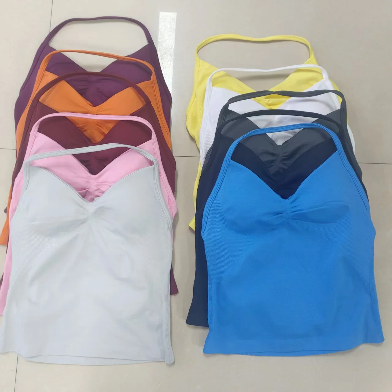 المرأة الخطوط الطويلة Strappy عارية الذراعين الصالة الرياضية الأعلى Scrunch تجريب مفتوح الظهر الصدرية تانك الأعلى مع وسادة الثدي لتشغيل قميص يوجا