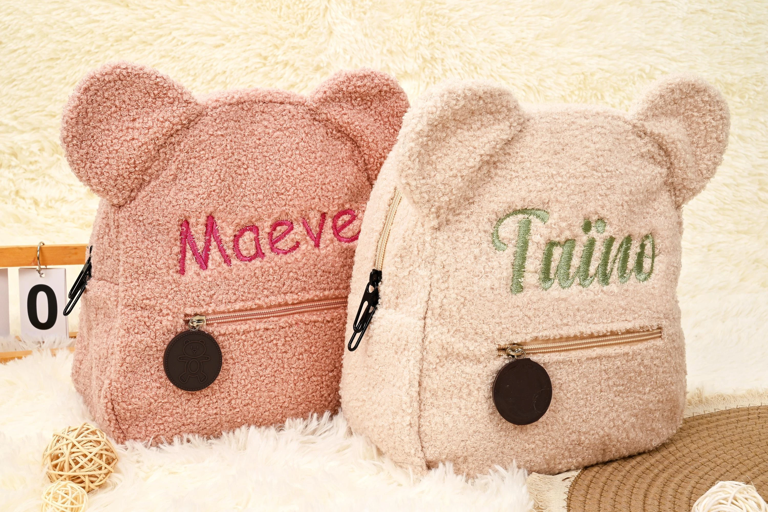 Personalisierter Flauschiger Teddybär Kinderrucksack mit Gesticktem Namen, Plüsch-Schultasche für Kleinkinder, Perfektes Geburtstagsgeschenk für Jungen und Mädchen – Detail 8