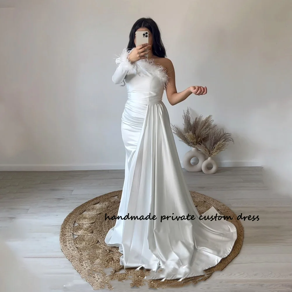 

White Mermaid Wedding Party Dresses Feather One Sleeve Pleats Satin Saudi Arabic Evening Prom Dress with Skirt Formal Gowns