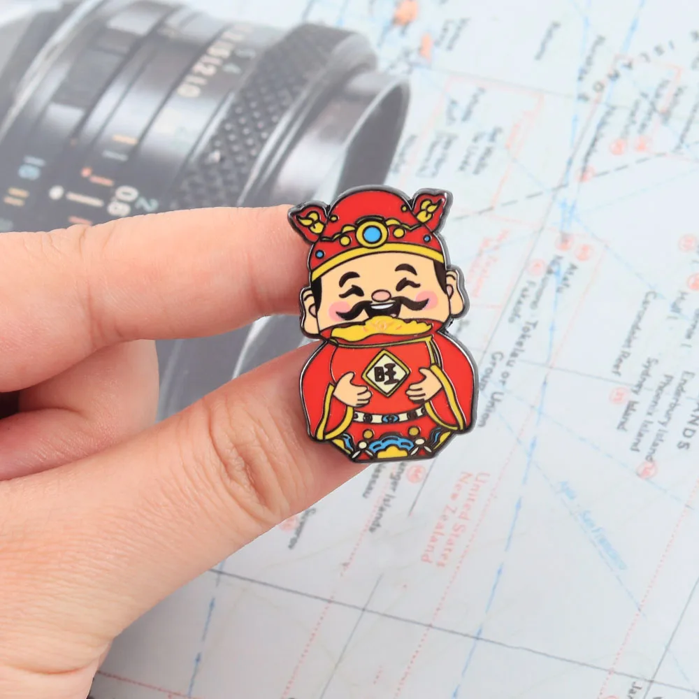 Chinesischer Gott des Reichtums Emaille-Anstecker, niedliche Caishen-Brosche „Wang“, Wohlstandsbrosche, Glücksbringer, Schmuck, Geschenk, Neujahr, Frühlingsfest – Detail 6