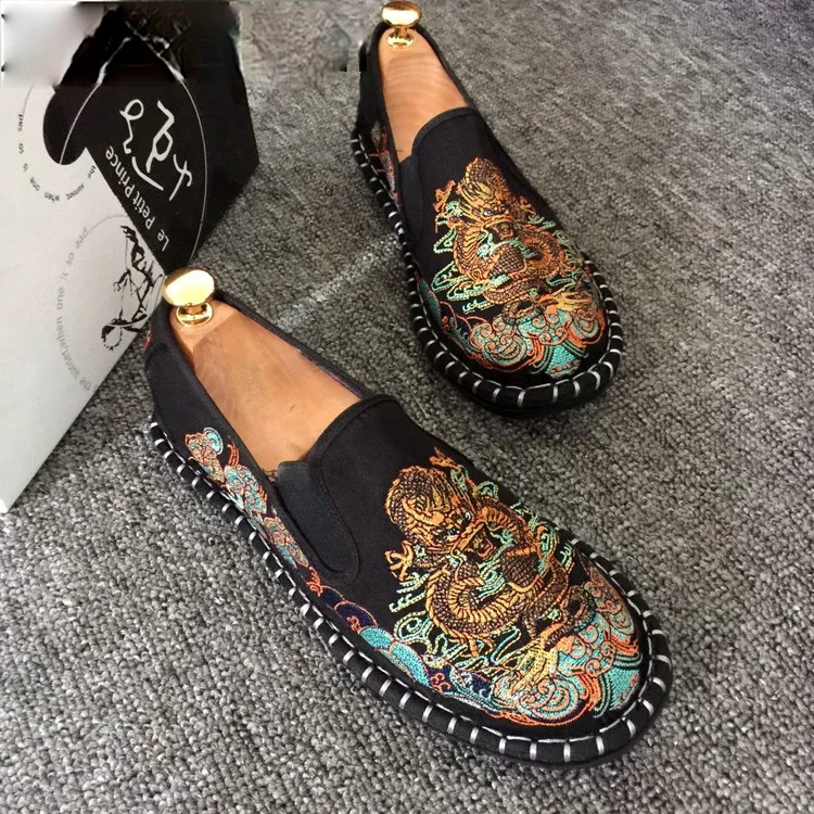 2023 Embroidered Men\'s Casual Loafers Summer Fashion Slip on Male Canvas Shoes Lightweight Breathable Flat Shoes