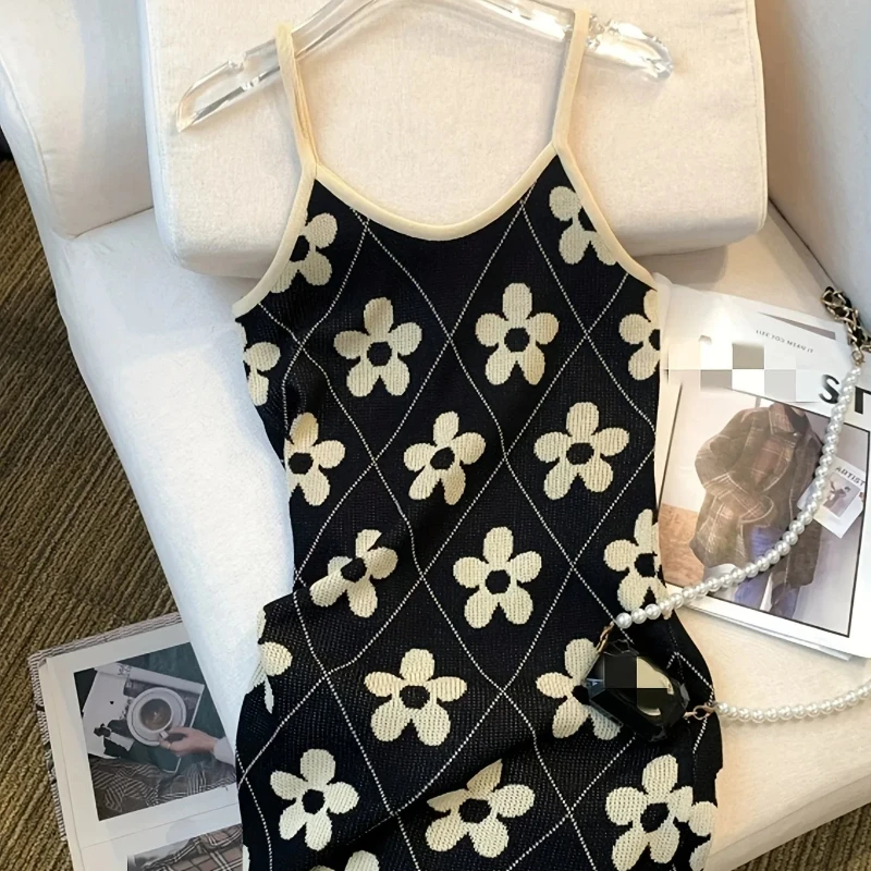Nuovo abito estivo con motivo floreale lavorato a maglia, mini abito senza maniche per le donne, abbigliamento da vacanza, vestito estivo, moda nuova
