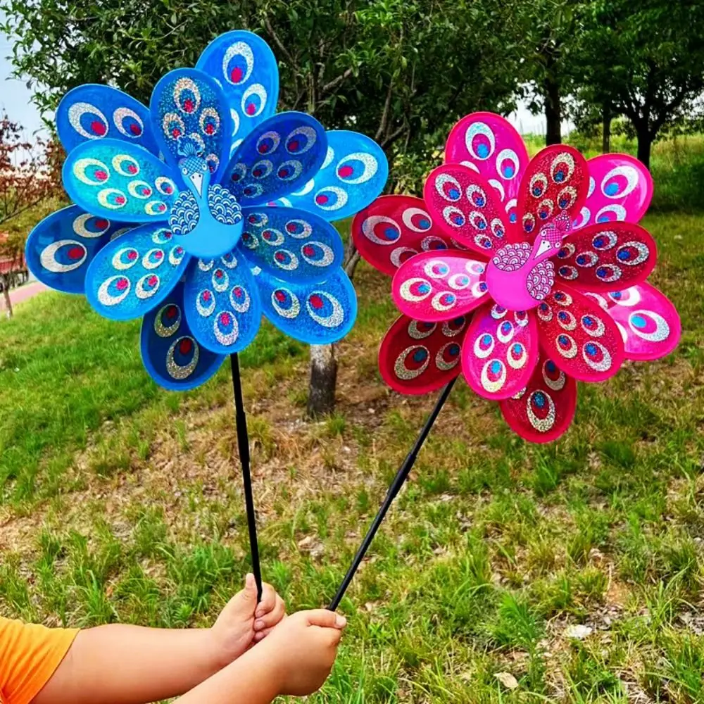 กังหันลมหลากสีสันรูปนกยูง วัสดุ PVC แบบดั้งเดิม หมุนได้ ของตกแต่งปิกนิก ของเล่น แบบสองชั้น