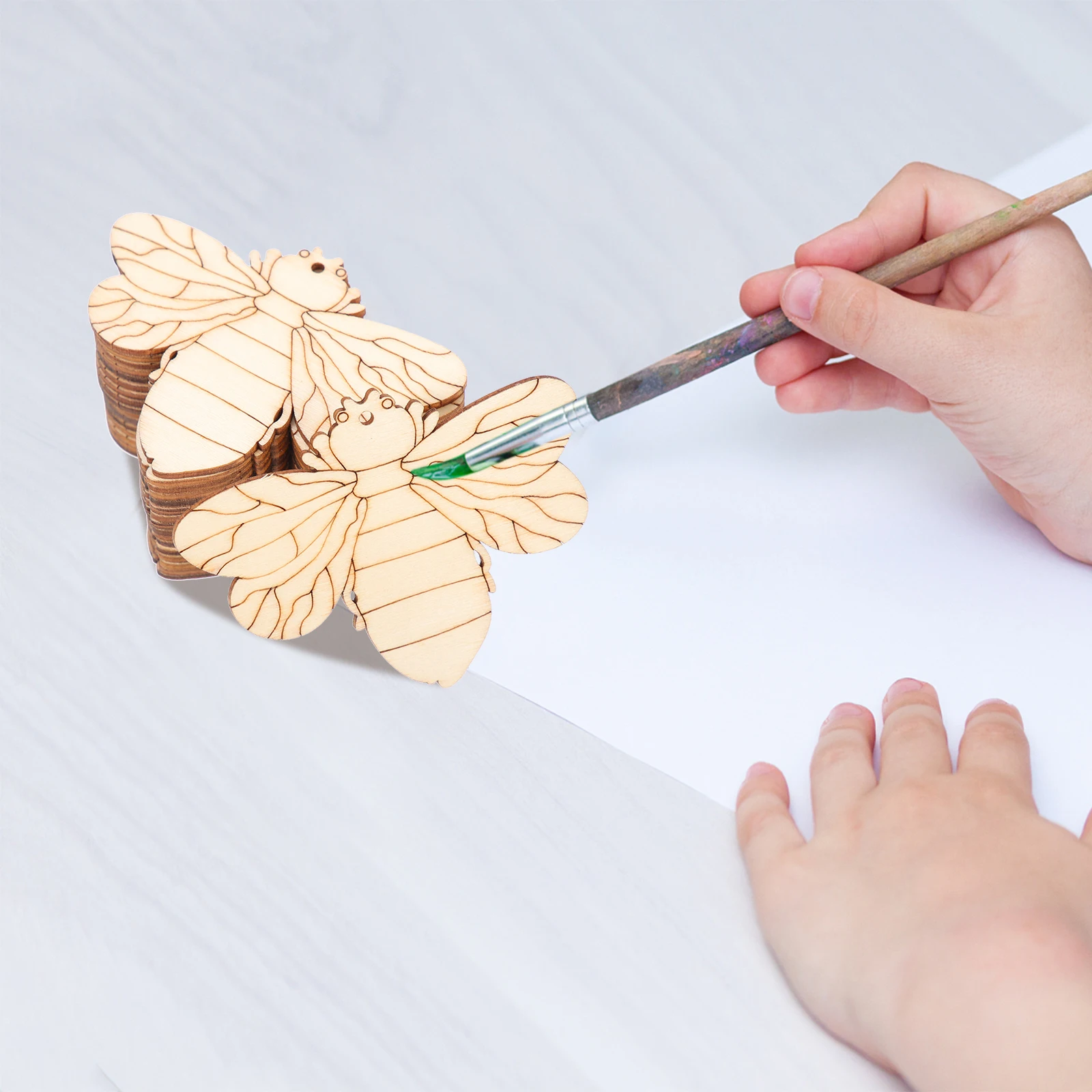 

50 Sets Wood Chip Painting DIY Craft Chips Supplies Bee Cutout Decor Crafts Unfinished Objects Embellishments