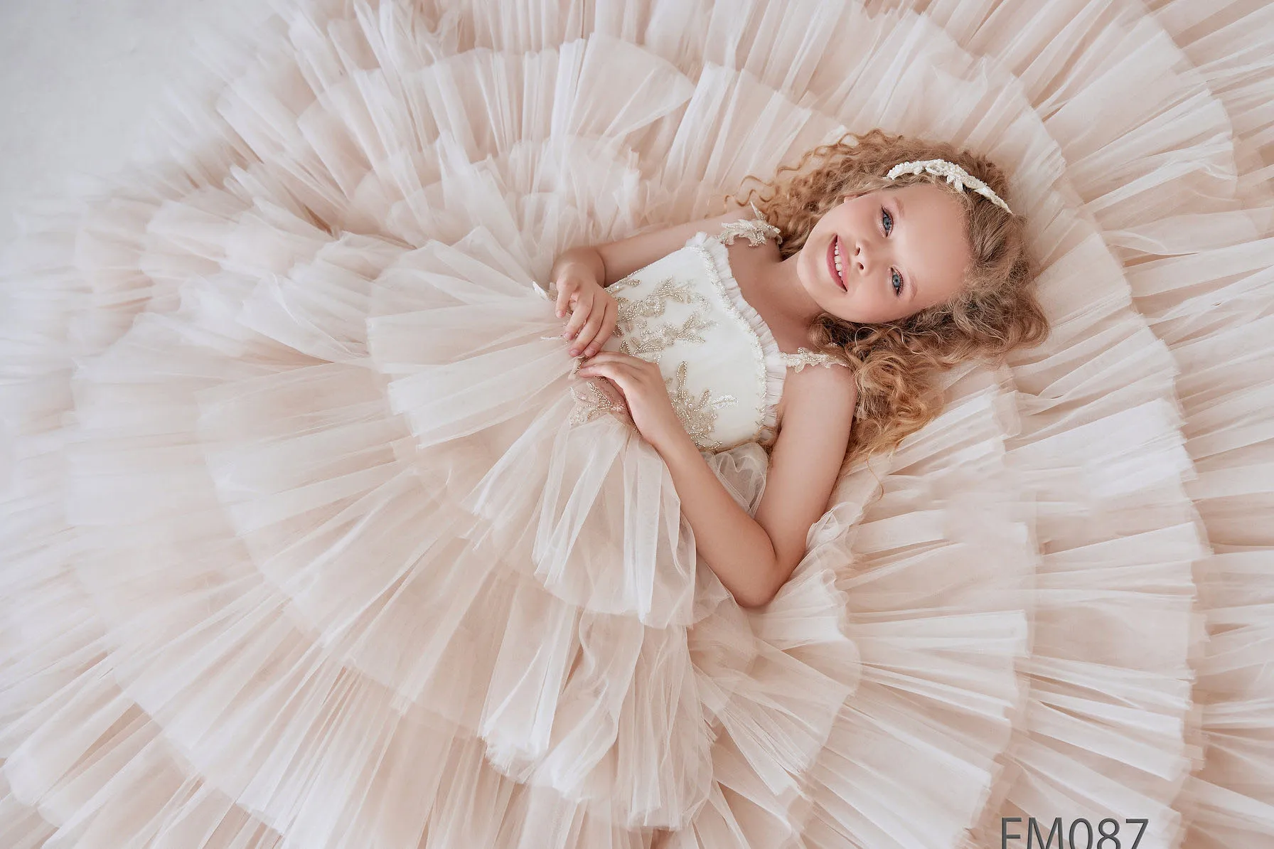 Vestidos de niña de flores de color rosa rubor para boda lentejuelas sin mangas con gradas elegantes vestidos de primera comunión para fiesta de cumpleaños para niños