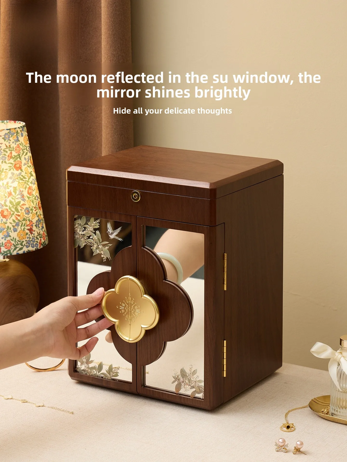 

Деревянная шкатулка для украшений Fanhuan с замком, большая вместимость, защита от окисления, для хранения золотых украшений, винтажный стиль, настольный органайзер