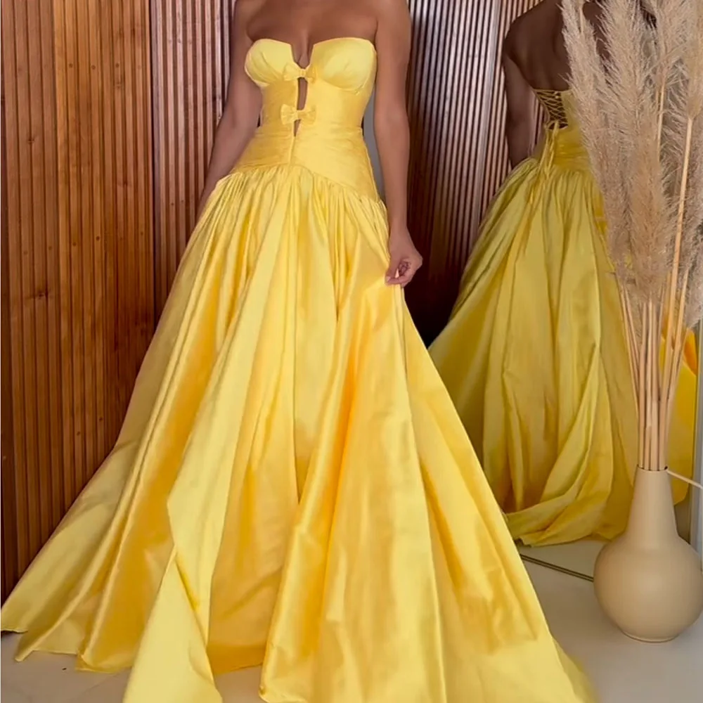 

Customized A-Line Prom Dresses Floor-Length Strapless Sleeveless Evening Gown Simple Fashion Bow Draped Backless Party Gown