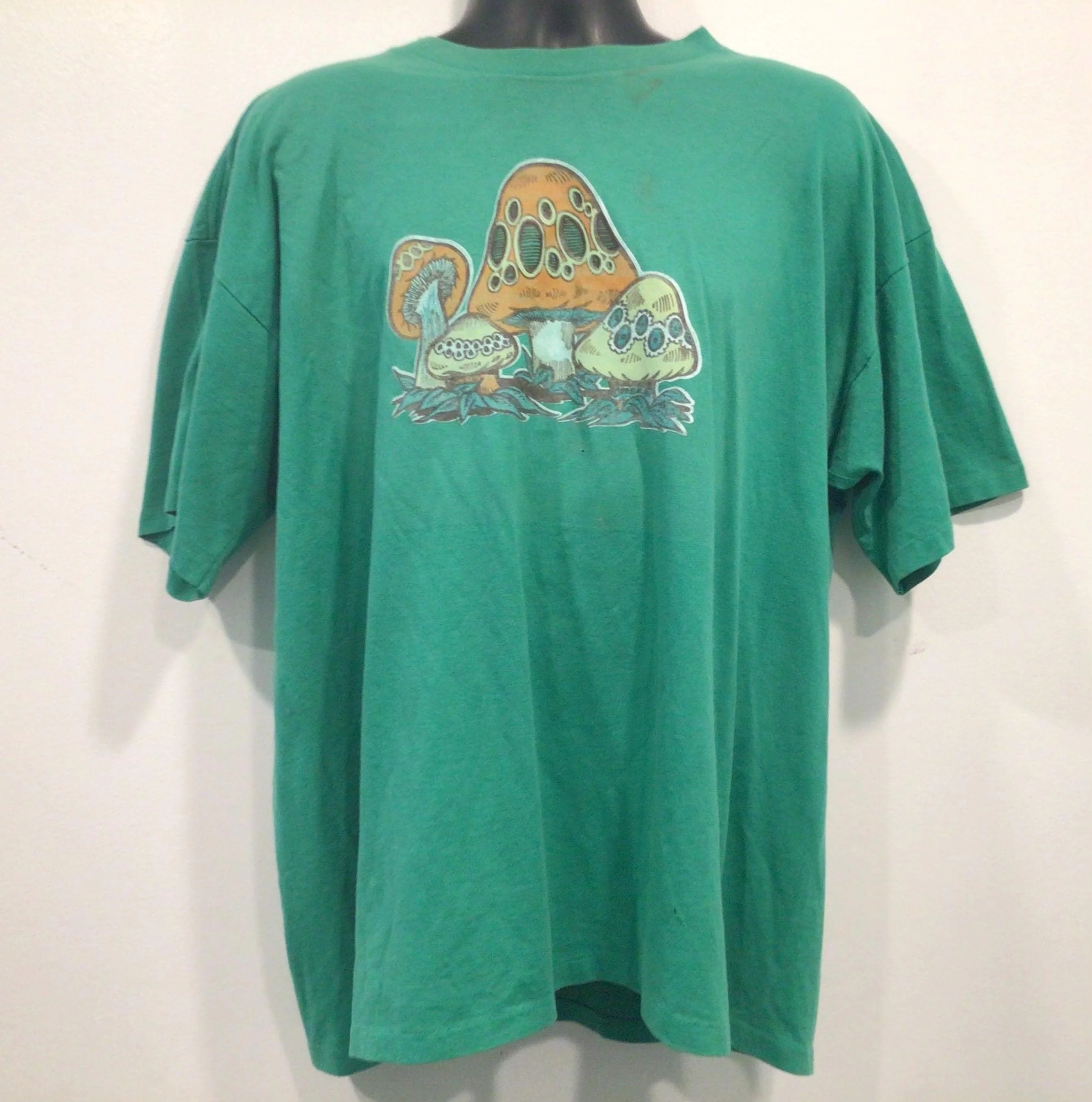 vintage original 1970s/80s Magic Mushroom tee, size XL…j337