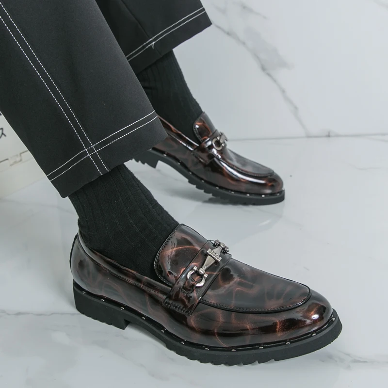 العلامة التجارية رجال الأعمال تاريخ أحذية من الجلد المألوف وأشار عالية الجودة وحيد أحذية من الجلد الرجال الانزلاق على الراحة أحذية جلدية بدون كعب