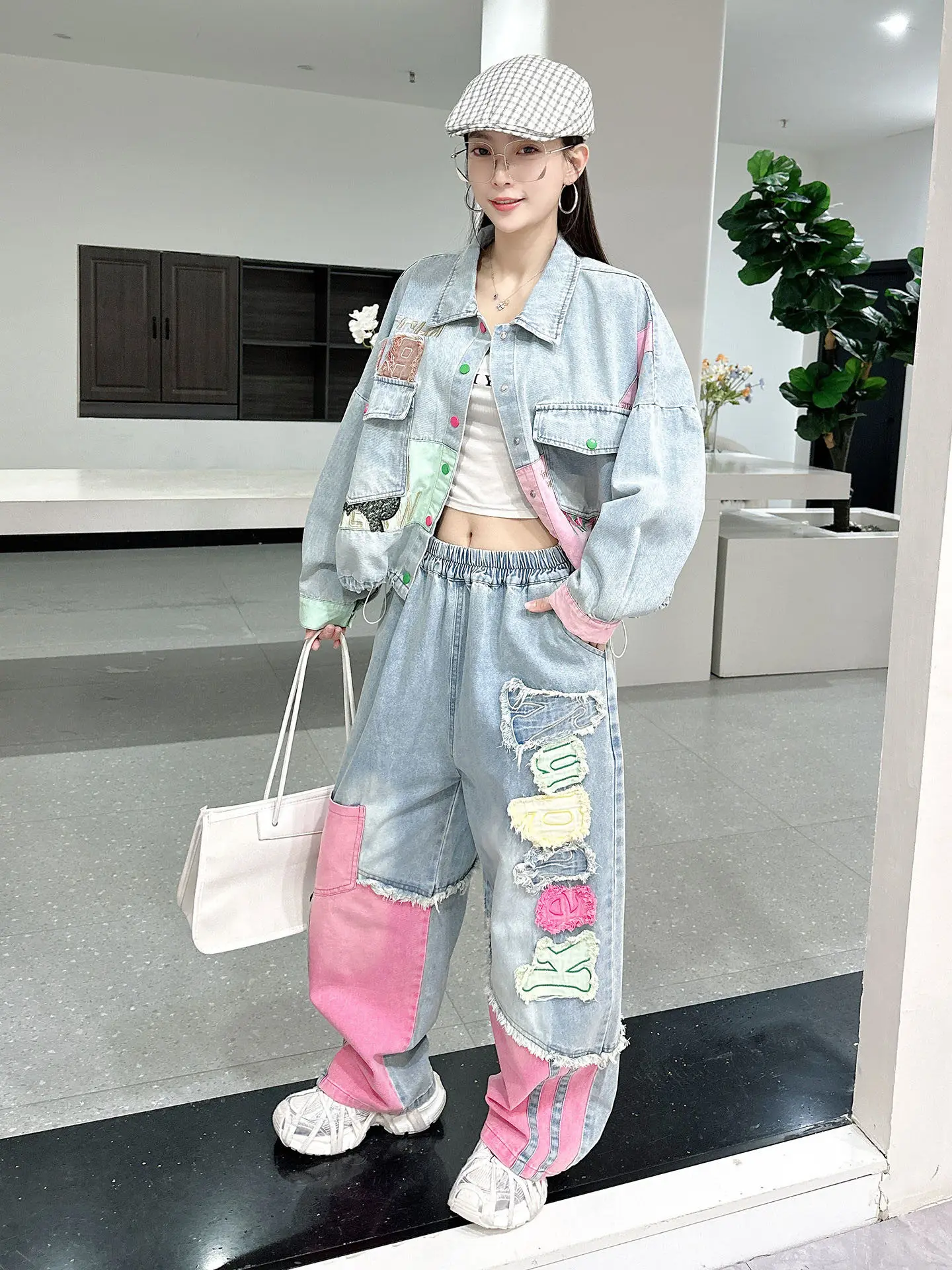 

Женский винтажный джинсовый комплект из двух предметов: свободная куртка и джинсы-«папины», уличная мода, весна 2026, оптовая продажа