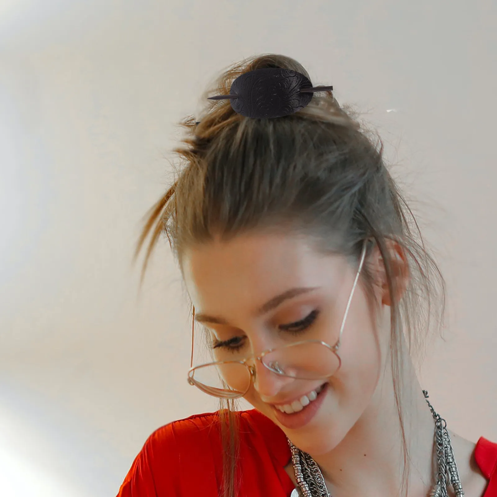 

Набор из 3 заколок-шпилек для волос: для длинных волос, для хвоста, для пучка. Удобные, легкие, элегантные заколки-шпильки. Отличный подарок.