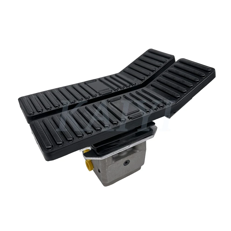 2026Excavator Foot Pedal Valve B220401000570 B220401000623 Travel Pilot Valve 60004101 Footwork Assy for SY55 SY65 SY75 YC60