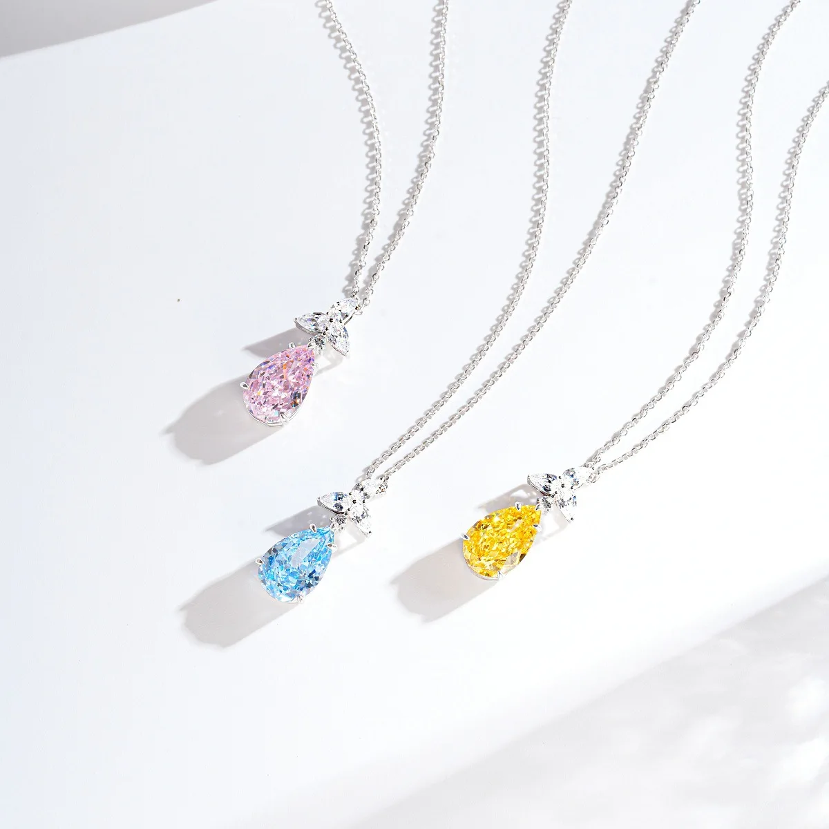 PT950 platinum waterdrop pendant for women, featuring aquamarine, yellow diamond and pink diamond, necklace.