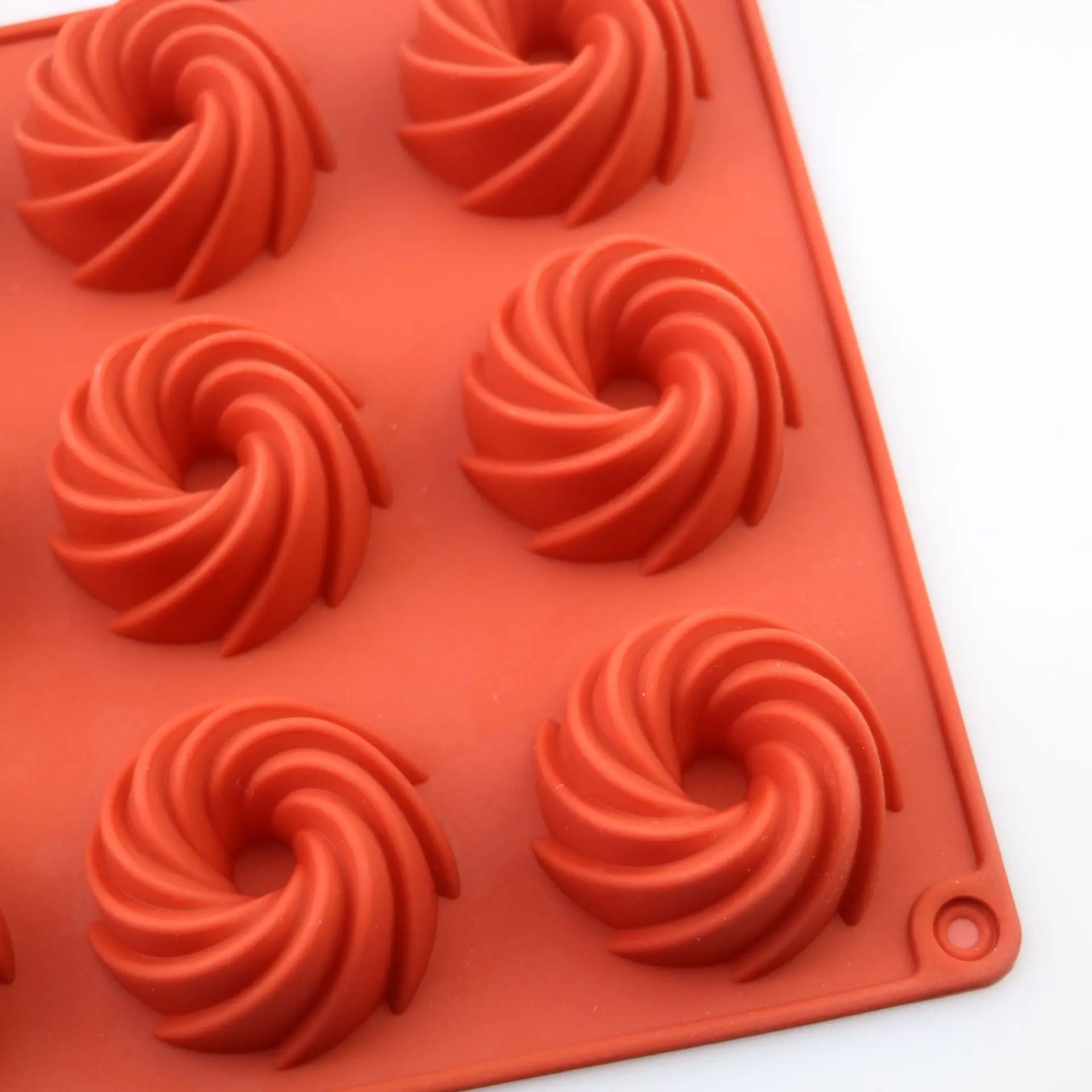 Mini Spiral Shaped 15 Cavitys Silicone  Molds for Baking Dessert Mousse New Decorating Moulds 3D DIY Cake Chocolate Bakeware