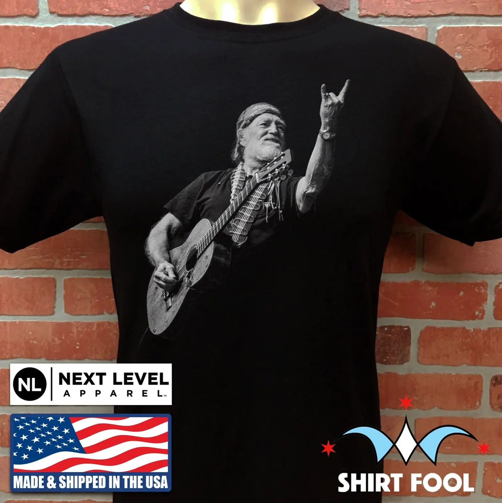 

WILLIE NELSON PLAYING GUITAR CONCERT BLACK T-SHIRT