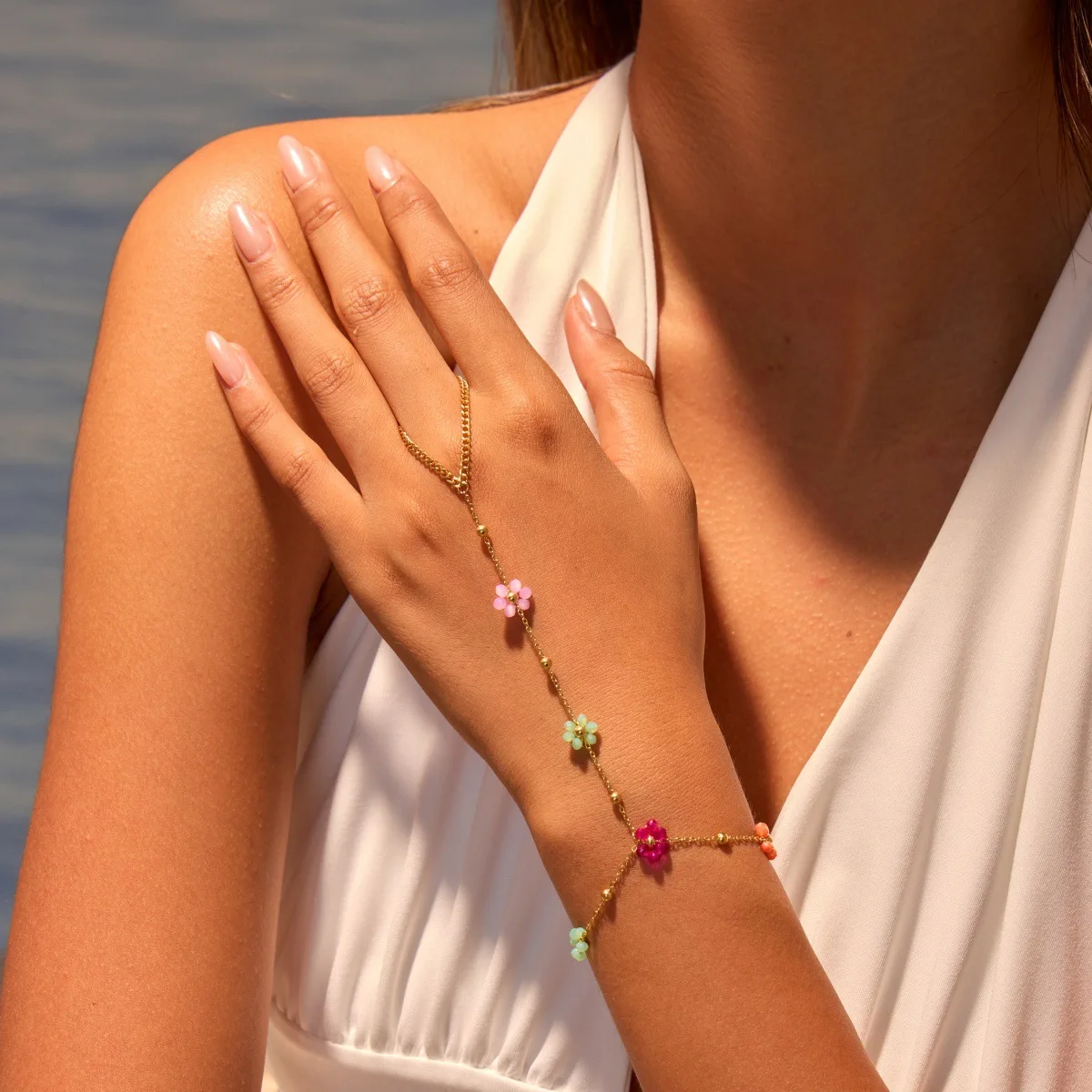 Unusual Acrylic Colored Flowers Chain Bracelet with Connected Fingers Waterproof Ballpoint Design Bracelets Party Gifts Jewelry