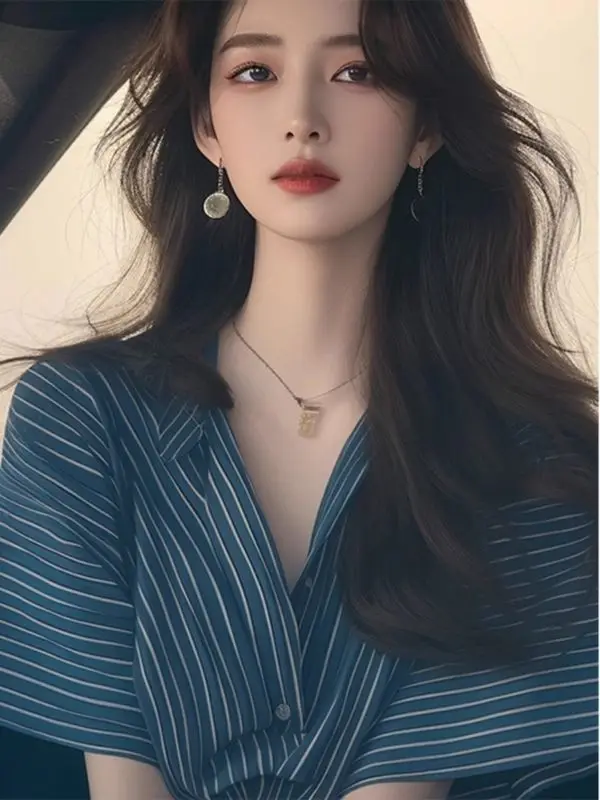 Einzigartiges und schönes Top-Design im neuen Sommerstil und modisches blau gestreiftes Hemd