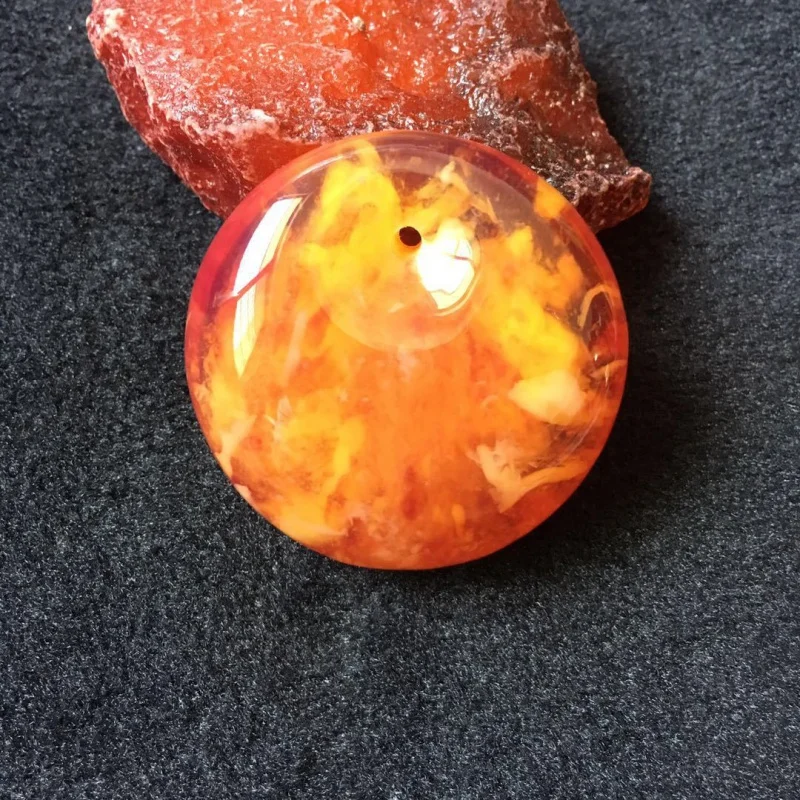 Second Generation Amber Beeswax Floating Salt Water with Fluorescent Bloodshot Old Beeswax Fish Eye Buckle Princess Buckle Penda