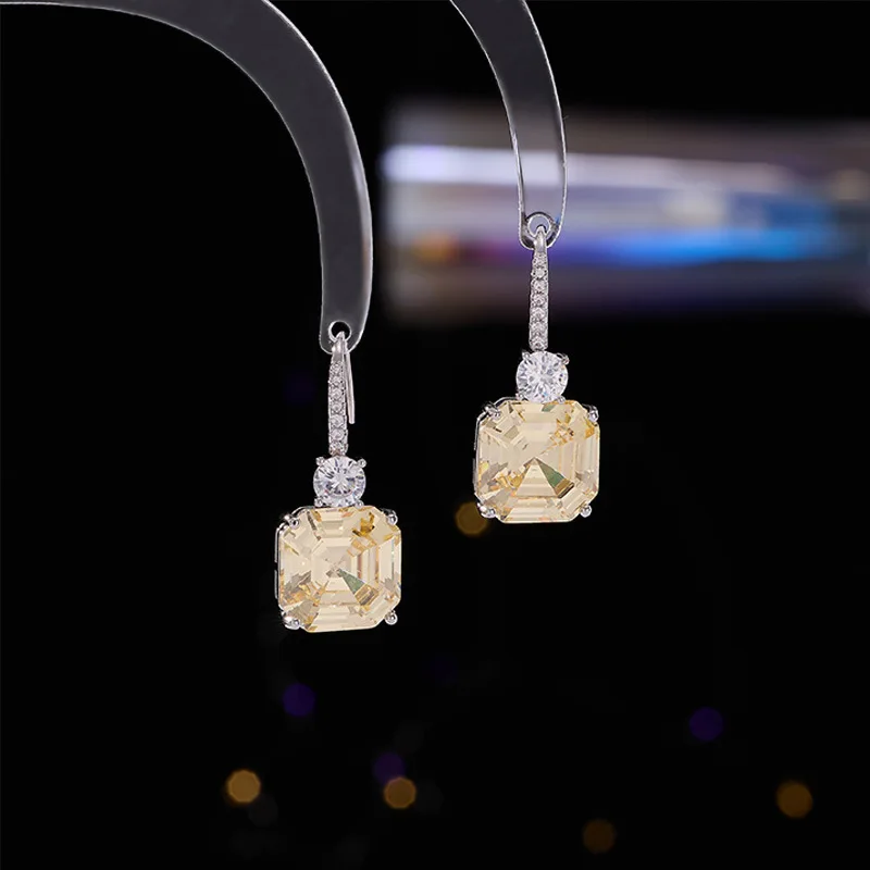 Square sugar zircon earrings with a niche design sense, sweet and luxurious style, and exquisite ear hooks