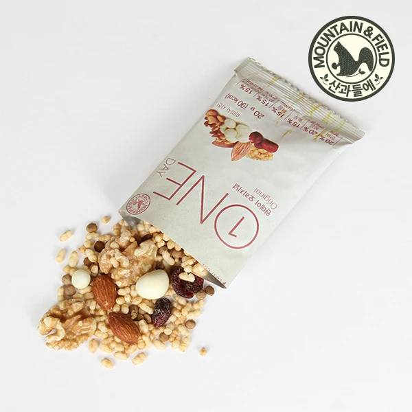 طعام A & F مكسرات أصلية ليوم واحد ، زبادي اللوز والجوز ، 20 جم ، أكياس