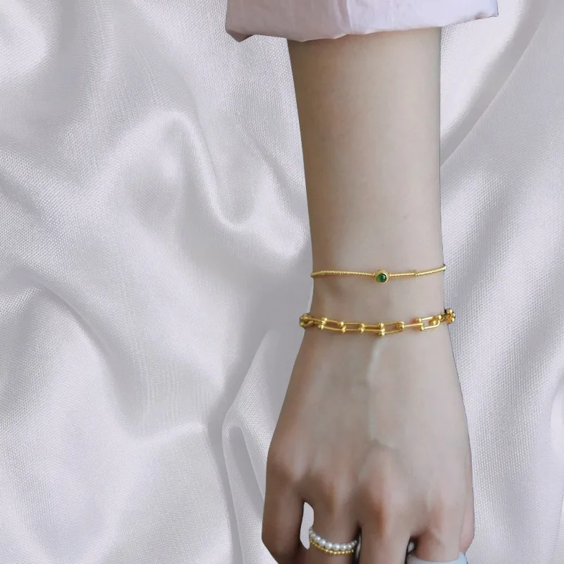 Projeto retro do bracelete do ouro