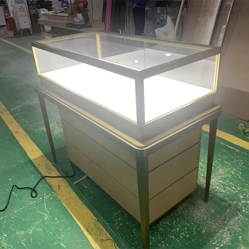 ジュエリーパビリオンのガラス製ディスプレイケース、便利で実用的、そして耐久性があります。