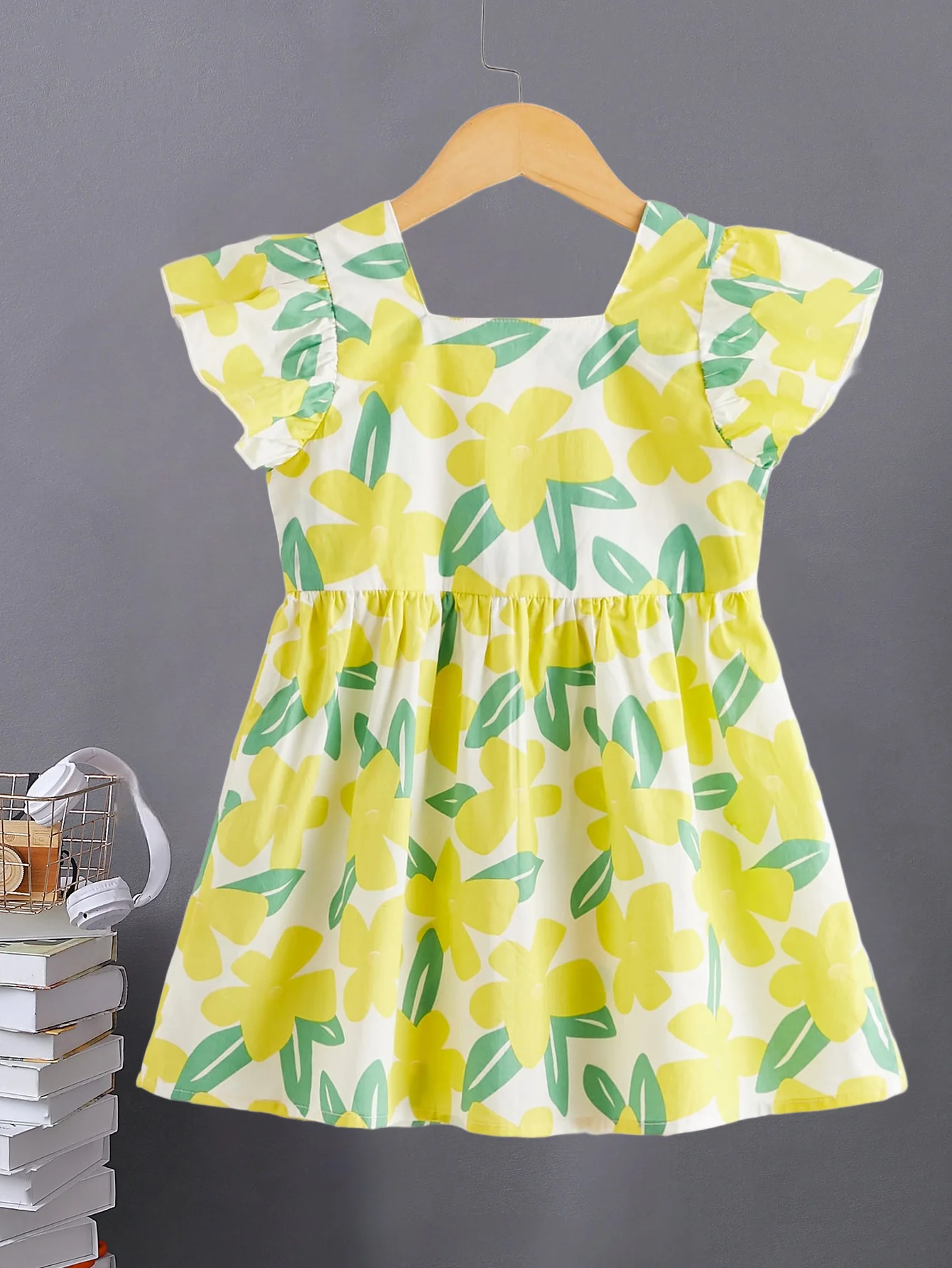 Vibrant Lemon Yellow Girl Short Sleeve Dress - Fresh Floral Pattern with Comfortable Cut