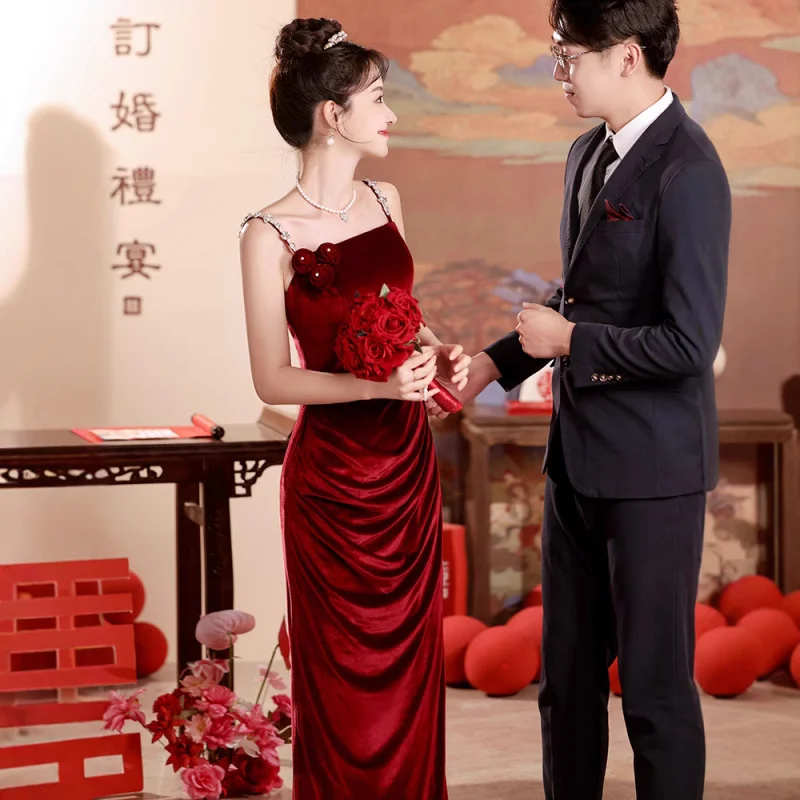 Neue Stil Toast Kleid Braut Weinrot Französisch Samt Abnehmen Hochzeit Kleid Strap Verlobung Kleid für Frauen Herbst Winter