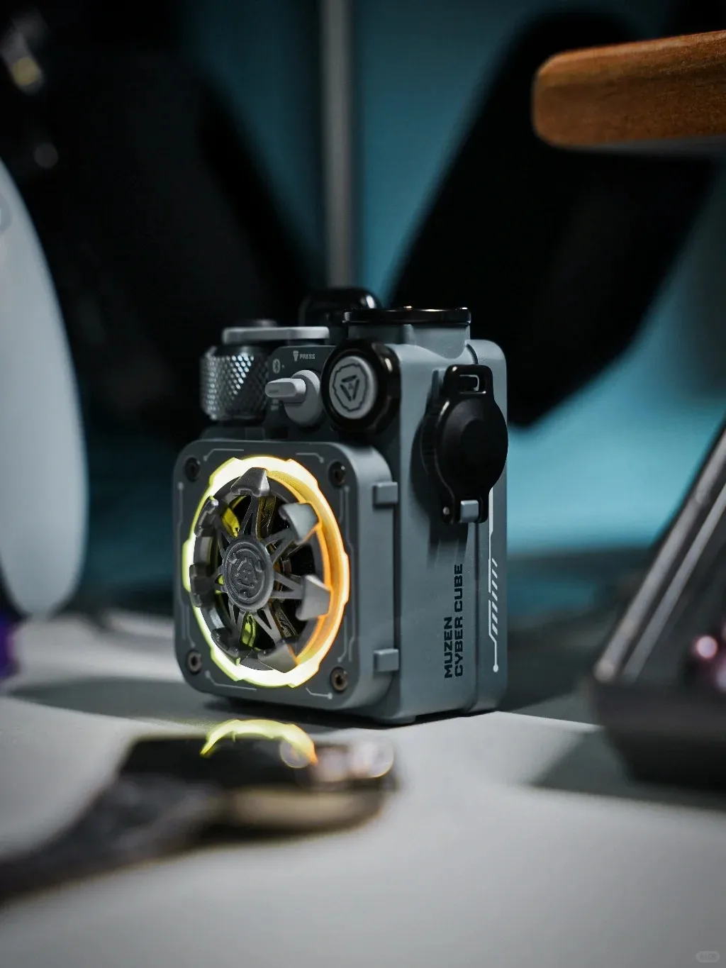 MUZEN XOG ضوء ميكانيكي Domrin Cube سماعة لاسلكية تعمل بالبلوتوث المتكلم راديو Strrship رمادي وايلد الذكية Cyberpunk مضيئة مشغل معدني