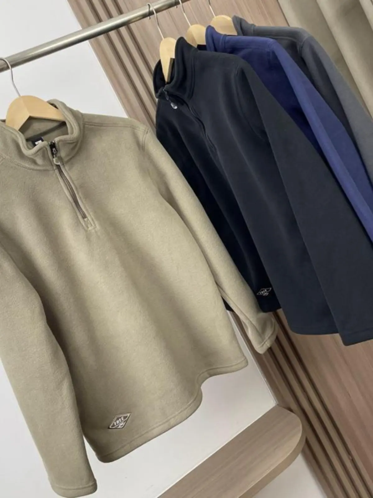Half zipper design! Head-up sweater men's autumn and winter outdoor sports leisure stand collar polar fleece sweater