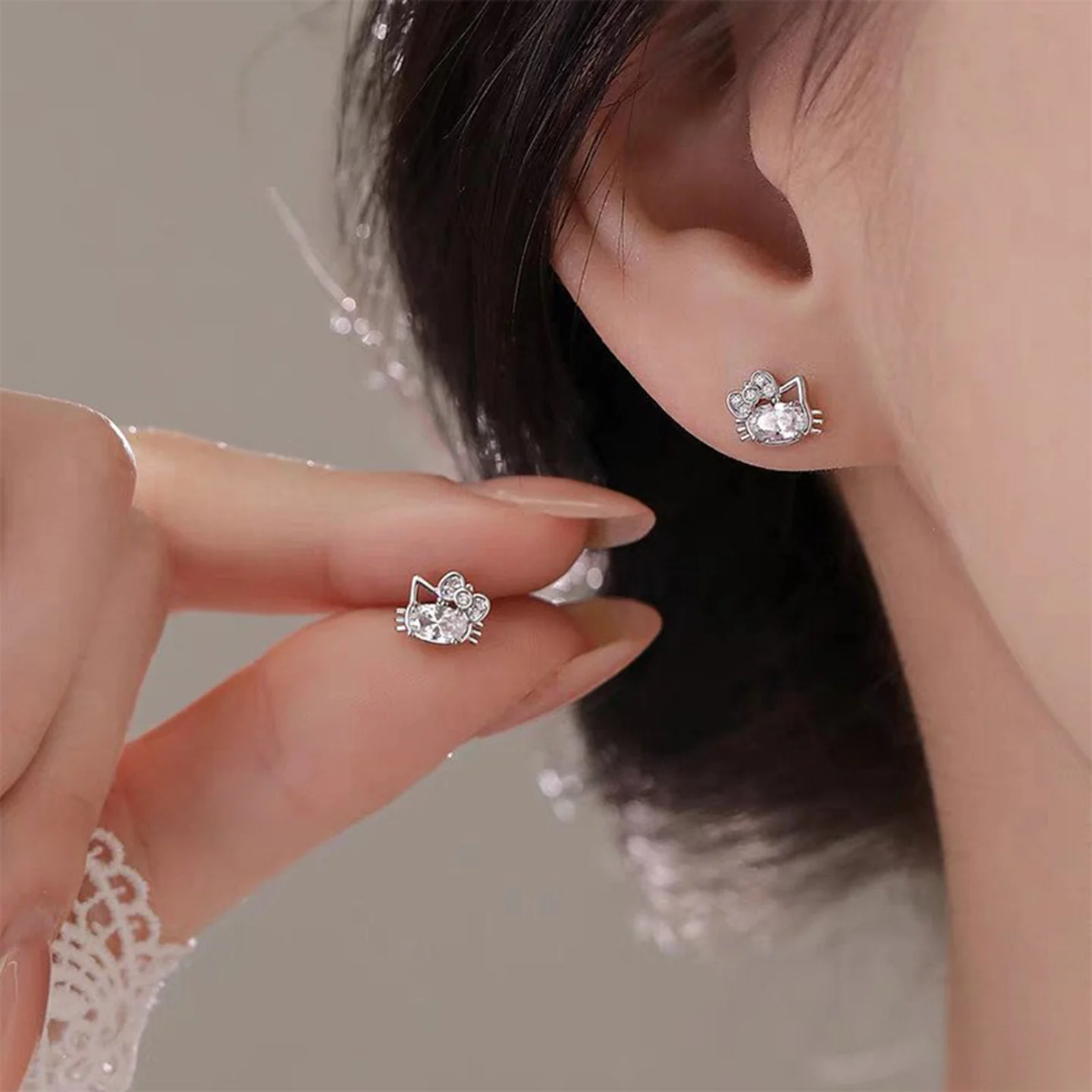 brincos-elegantes-em-forma-de-orelha-de-gato-com-diamantes-brilhantes-design-de-laco-de-borboleta-pequeno-e-fofo-para-mulher