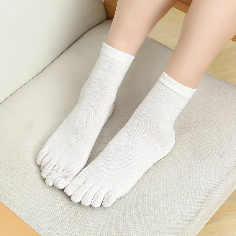 5 Pairs Women's Casual Harajuku Toe Socks Soft Cotton 5 Fingers Four Seasons Sweat-absorbing Solid Black White Socks with Toes