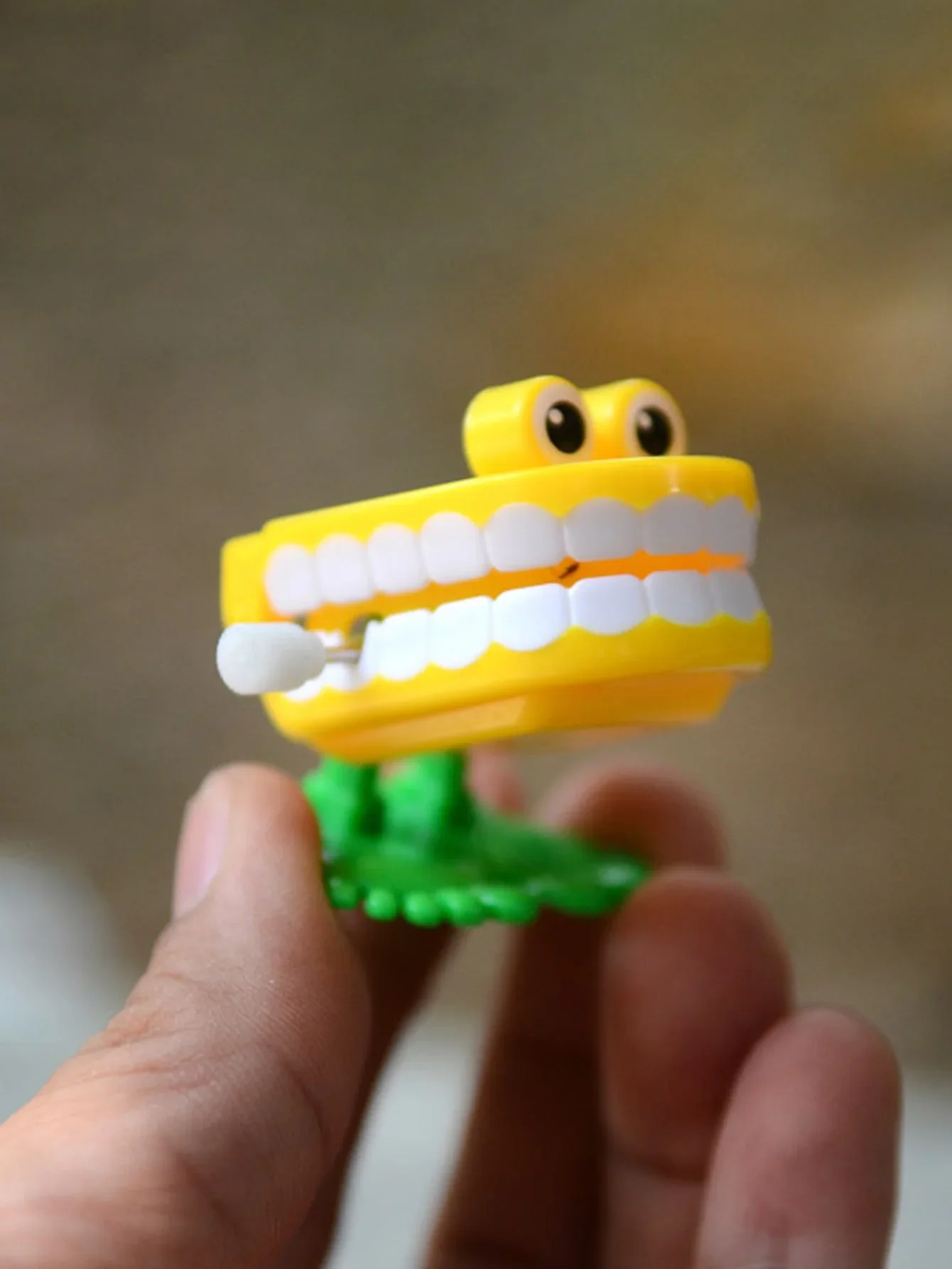 Juguete de cuerda Dental, juguete para caminar, adecuado para decoración de mesa de fiesta, bonito juguete de cuerda con forma de diente para caminar, 1 ud.