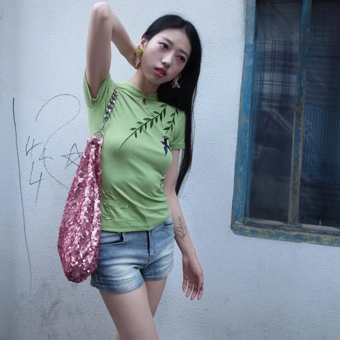 

Gagarich Chinese Short Sleeved Design Shirt Chinese Summer Embroidery Slim Fit Slimming Design Buckle Style Stand Up Collar Top