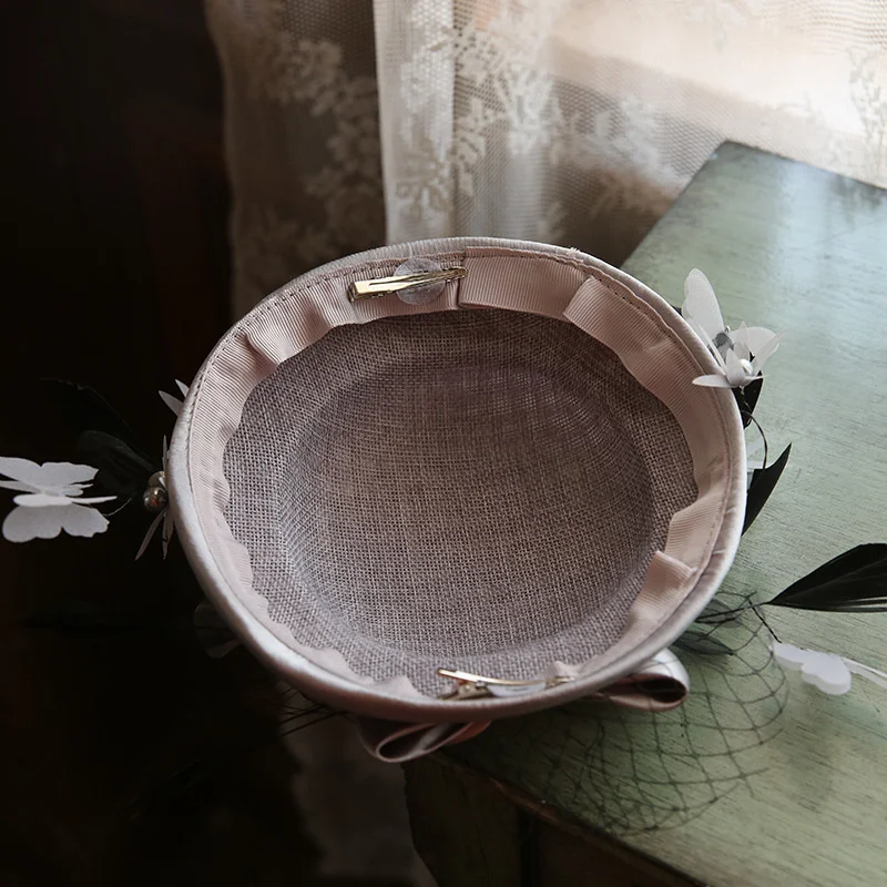 Sombrero de copa de satén con lazo para mujer, elegante vestido de celebridad británica, fascinador de novia, boda, Fedora blanca Ha