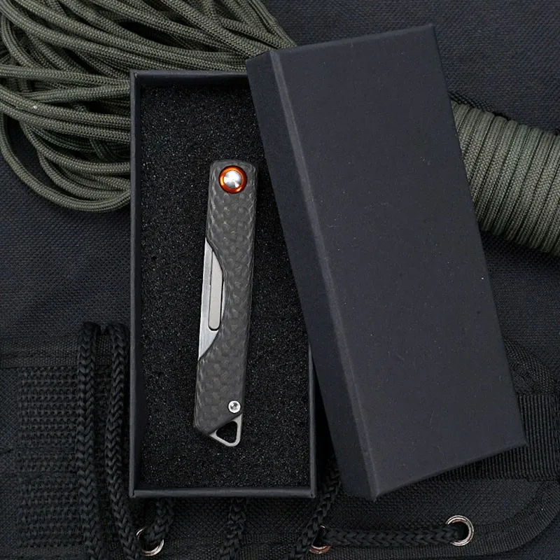 Cuchillo plegable con 10 cuchillas de piezas para hombre, multiherramienta de supervivencia EDC, mango de fibra de carbono, llavero de bolsillo, regalo con caja