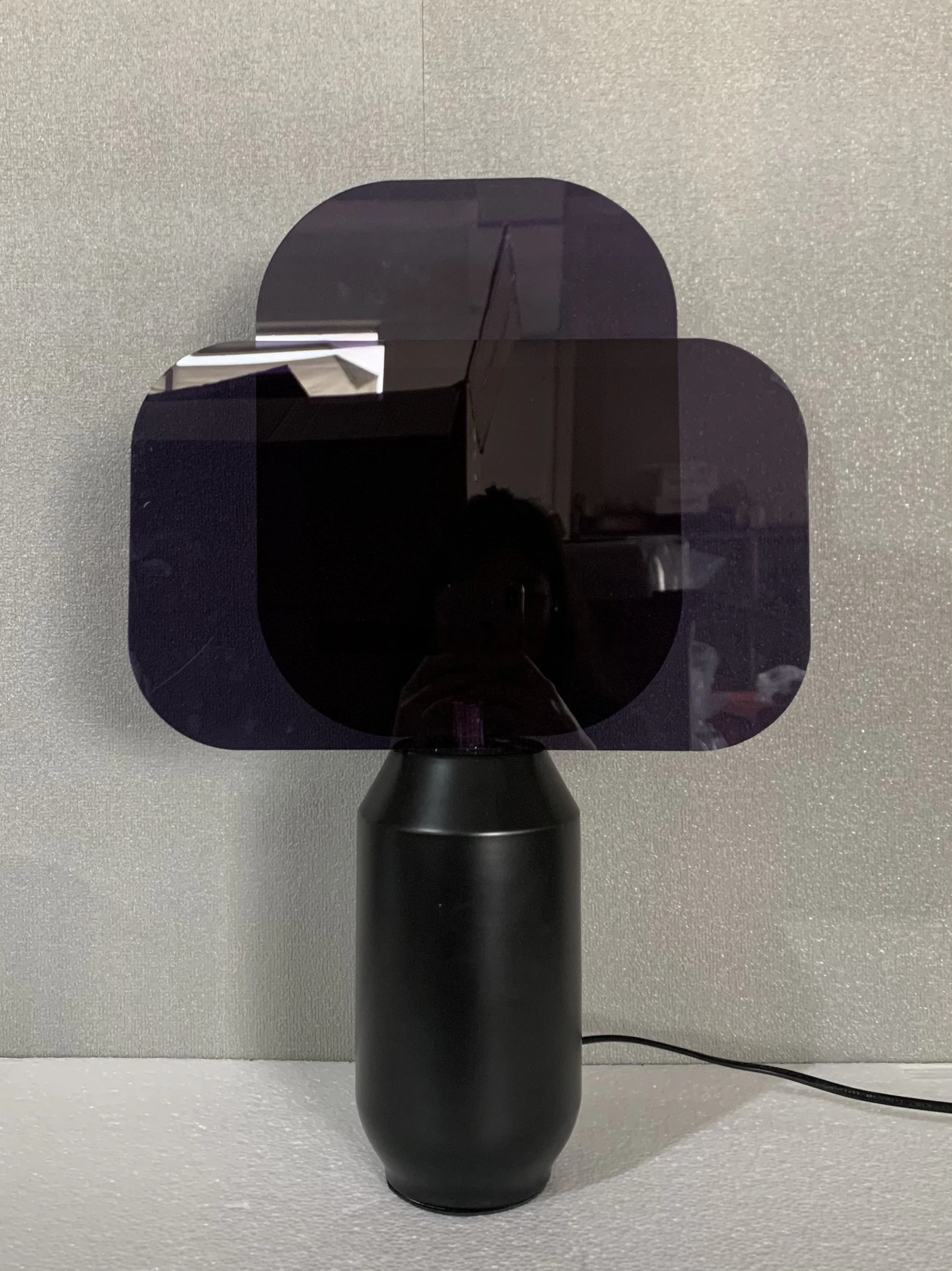 

Современный черный металлический акриловый абажур, декоративная настольная лампа для спальни, домашнего офиса, настольного освещения