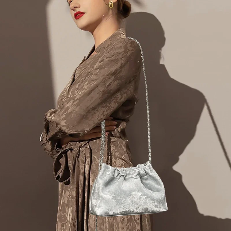 

[Premium] Women Handbag Totes Silk Satin Vintage Velvet Handbag All Match Tote Luxury Bags All Match 2024