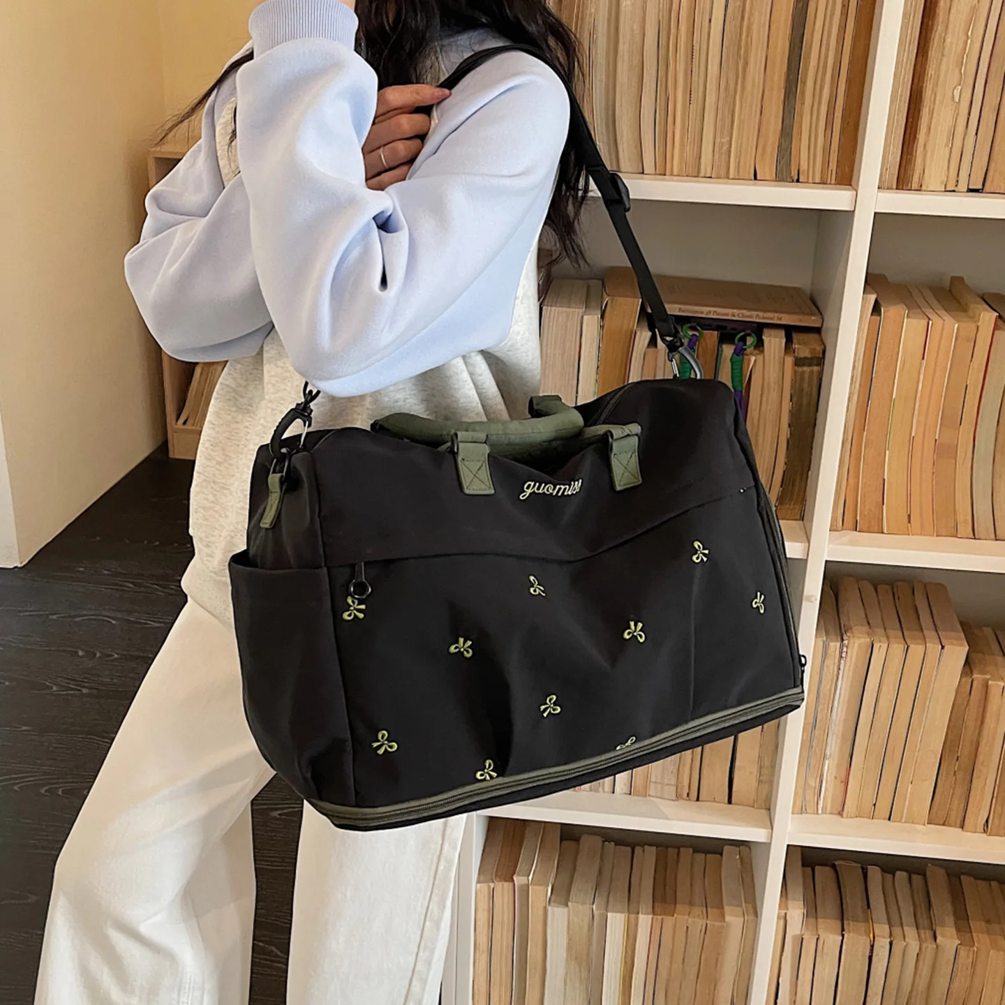 large-capacity-fitness-bag-women's-short-trip-travel-bag-independent-shoe-compartment-dry-wet-separation-sports-yoga-bag