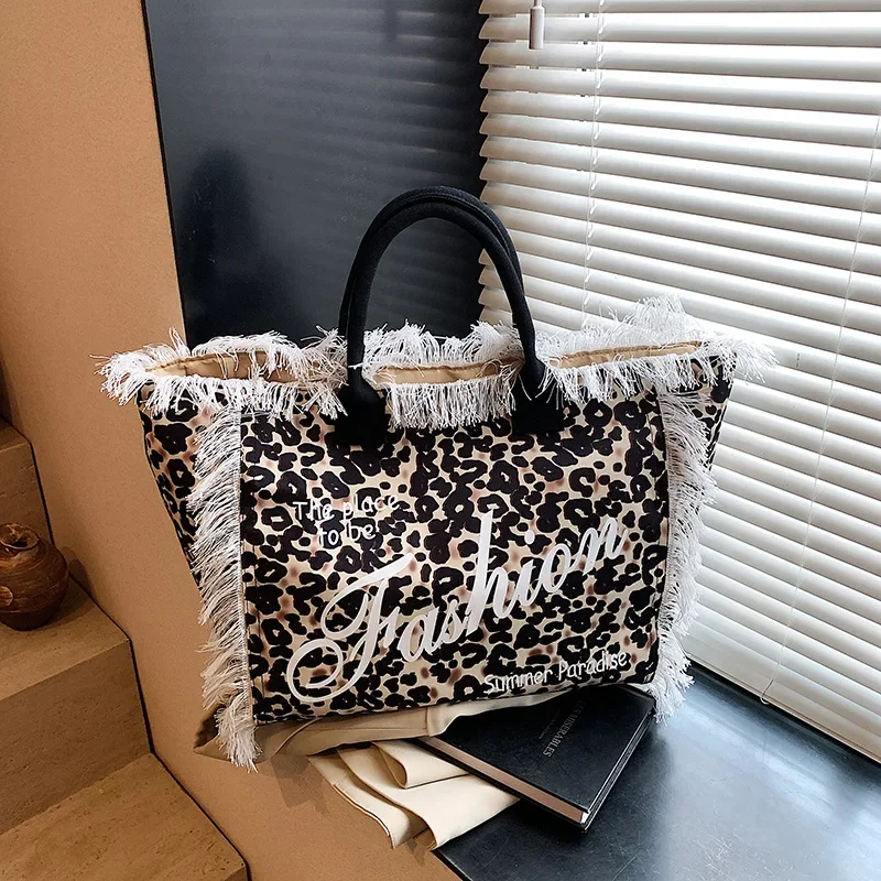 

Women's Large Capacity Tassel Printed Tote Bag Fashionable Beach Shoulder Commuting Bag