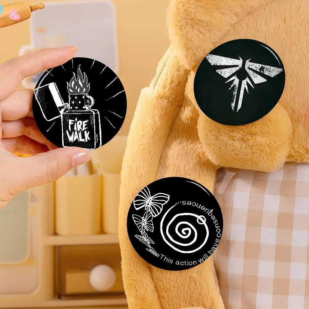 Games Cute L-Life Is S-Strange Badges Badge Metal Brooch For Bag Clothes Hat Decor Jewelry Accessories Gifts