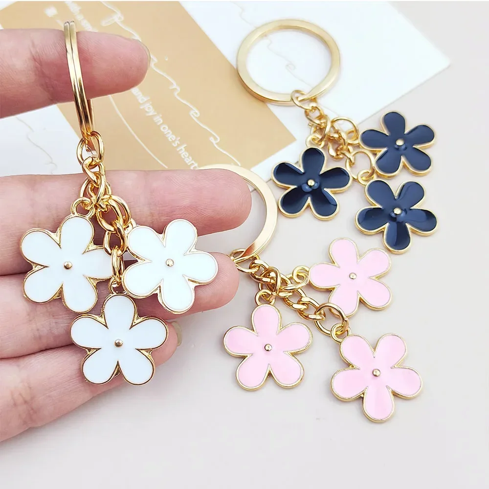 Enamel Daisy Keychains Cute Three Flower Pendant Keyring Purse Car Key Chains Accessories For Women Girls Party Jewelry Gift