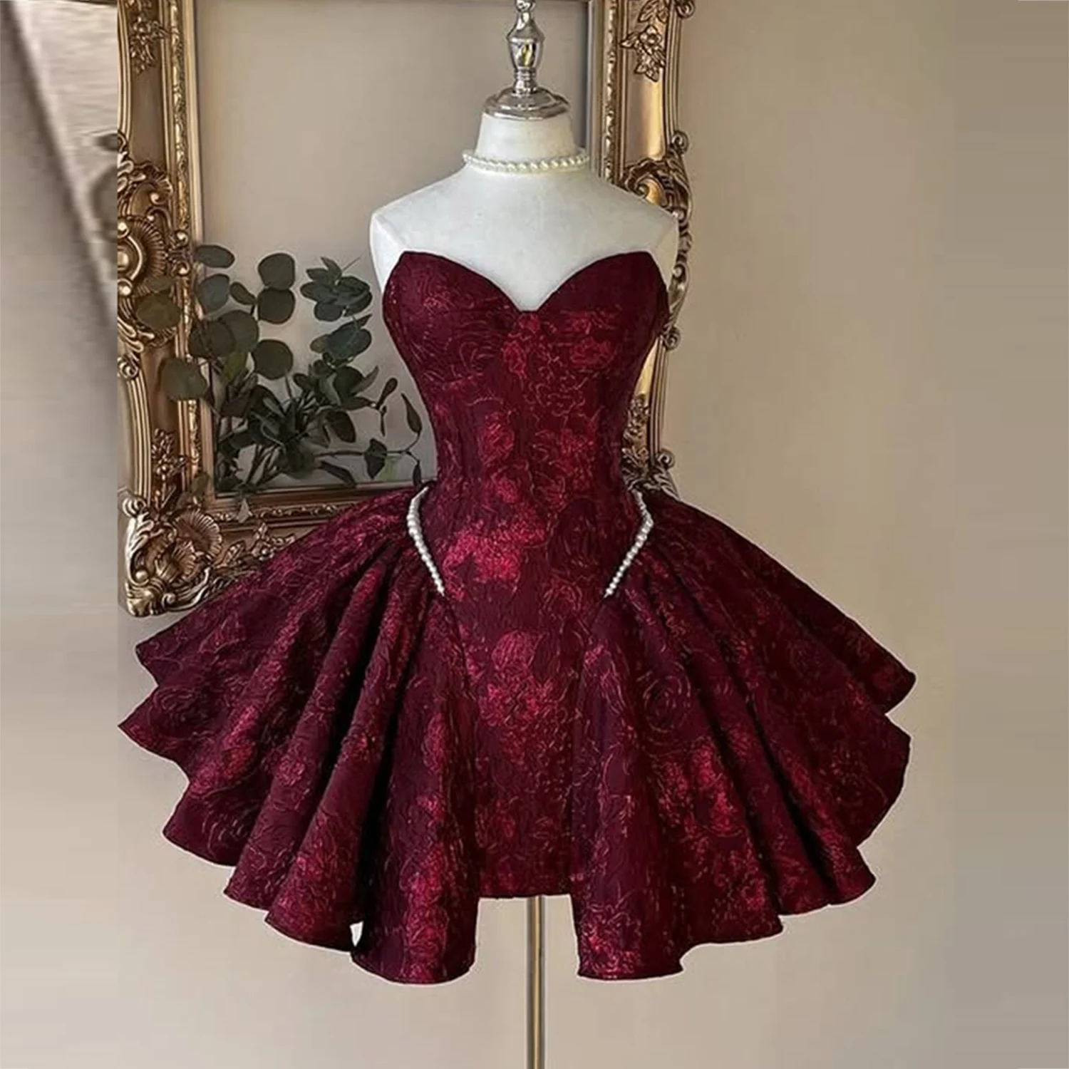 

Burgundy Lace Short Prom Dress Sweetehart Above Knee Mini Evening Gowns Pearls Beaded Ruched Cocktail Party Dress