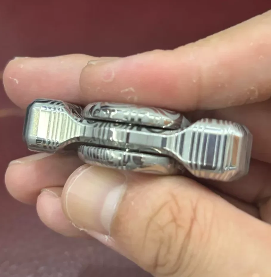 Used EDC c. Deer damascus shadow spinning gyroscope Spinning Fingertip Gyroscope fidget spinner metal decompression toy