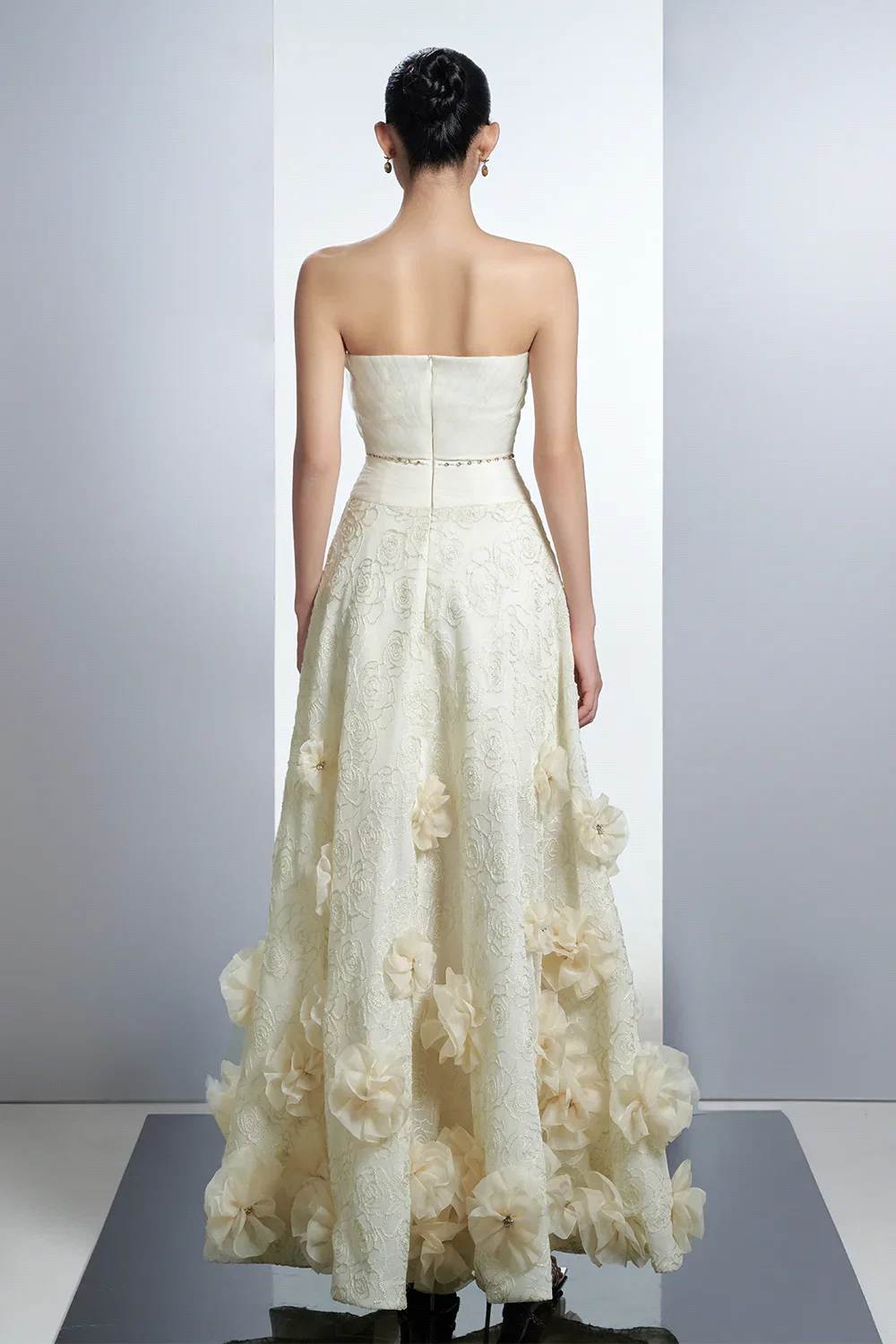 SWEMILE Abiti da sera senza spalline Applicazioni di fiori di diamanti Cerniera posteriore Abito da sposa Pizzo floreale A-Line Abiti lunghi formali